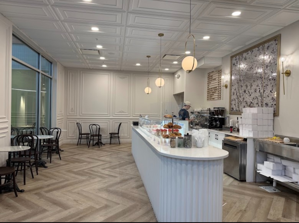 Exterior corner view of Innesca's Sweets of Europe